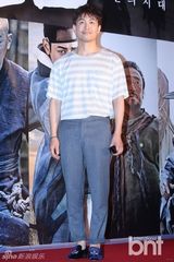 组图：韩星河智苑出席试映会 短裙露粗腿