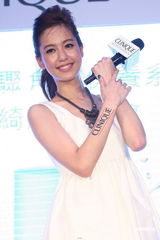 高清图：敖犬否认恋上大眼妹变身男版潘美辰