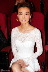 组图：龙女郎姚星彤《厨戏痞》首映甜笑迷人