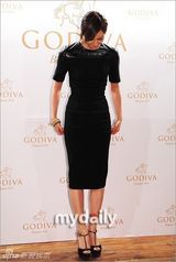 组图：孙泰英李政宰等出席巧克力店开业仪式