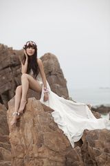 组图：马苏海边写真曝光 高雅变身“海的女儿”