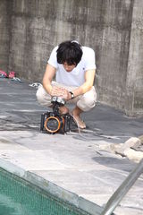 组图：杨谨华新剧角色超MAN 与蓝正龙“男男恋”