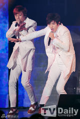 组图：INFINITE新专辑发售Showcase 展华丽群舞