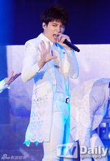 组图：INFINITE新专辑发售Showcase 展华丽群舞