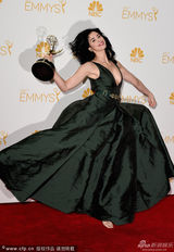 组图：萨拉-丝沃曼获得艾美奖综艺类最佳编剧