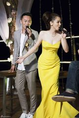 组图：徐若瑄婚宴上演烟火秀 与老公浪漫拥吻