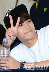 组图：韩团GOT7办粉丝会 卖萌搞怪十分开心