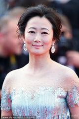 组图：贾樟柯爱妻赵涛亮相 闪亮长裙东方优雅