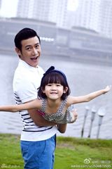 组图：霍思燕热吻老公惊呆儿子 谢娜喊张杰男神