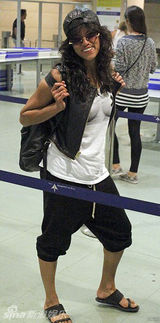 组图：解放乳头！《速激》双性恋女星穿衣表态