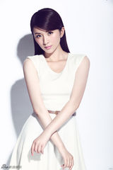 组图：刘庭羽曝光纯色写真 清爽短裙眼眸迷人