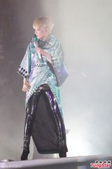 组图：陈慧娴张学友亲吻无顾忌 演唱会变老友会