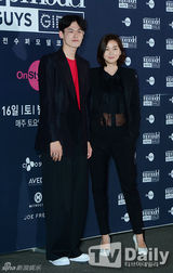 组图：《挑战超模》办发布会 首次男女混练