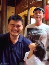 组图：陆毅贝儿组最萌父女档 嘟嘴搞怪表情走红