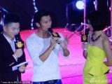 组图：谢霆锋广州捞金 与王菲续缘心情好露笑颜