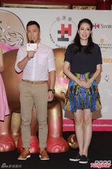 组图：甄子丹汪诗诗携手慈善活动探访小朋友