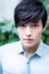 独家：韩星姜河那亲密接触小浪展暖男笑容