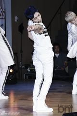 组图：韩团100%回归 变身明朗少年引期待