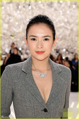 组图：比美！艾玛回眸浅笑章子怡开怀大笑