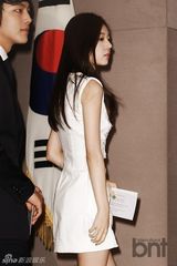 组图：白珍熙优雅白裙赛仙女 与吕珍九同任宣传大使