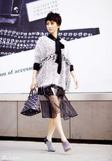 组图：斓曦干练短发登杂志 引领初秋新风尚