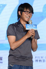 组图：韩寒新片724映 郭敬明附体谢小时代粉丝