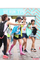 组图：小S张钧宁素颜马拉松 Selina脸红飙泪