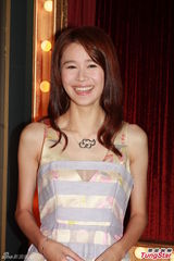 组图：李克勤出席TVB颁奖礼 张慧仪领衔M club