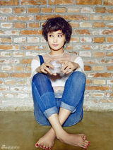 组图：阎娜调皮短发写真 青春娇俏展别样性感