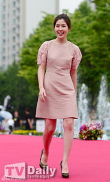 组图：星星继承者聚首 刘仁娜纤腰金宇彬长腿