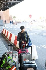 组图：张翰下岗李菲儿当导游 郑佩佩爱女探班