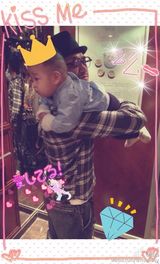 组图：王学兵有爱亲子照曝光 三婚娇妻童颜靓丽