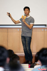 组图：韦礼安演说爆满 自曝曾被嫌歌声像头皮屑