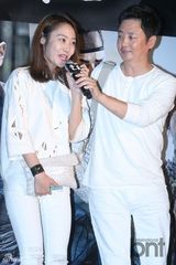 组图：韩星河智苑出席试映会 短裙露粗腿