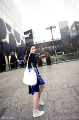 组图：鲍天琦潮范街拍 鬼马精灵演绎夏日清凉