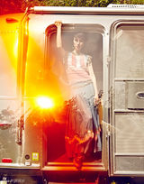 组图：袁泉时尚光影大片 妙趣时装演绎另类潇洒