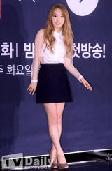 组图：少女时代TTS出席活动 泰妍透视装露玉背