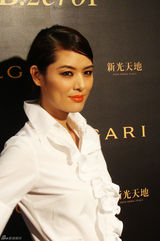 幻灯图：马艳丽出席时尚活动 展现高雅女王气质