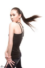 高清图：赵柯张扬本色魅力 简约写真显健康形象