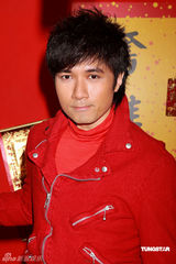 高清组图：英皇群星拍贺年MV 阿娇(钟欣桐)娇艳动人