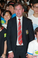 组图：白赖仁笠臣亮相 洪天明欲培养儿子踢球