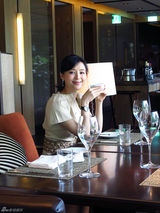 组图：张静初工作花絮照曝光 韩国游上演美食诱惑