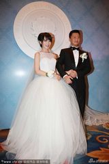 组图：吴京谢楠婚礼甜蜜亲吻 新娘有孕秀鸽子蛋
