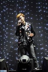 组图：罗志祥上海演唱会 花40万重做演出服