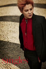 组图：JYJ金俊秀全新写真 变身诱惑烟熏美男