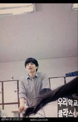 组图：首尔某高中老师走红 高个暖男五官清秀