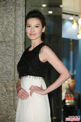 组图：林熙蕾黑白长裙典雅 计划未来返台定居