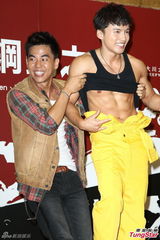 组图：昆凌否认被求婚 周董请对戏男演员吃饭