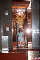 组图：刘銮雄抱子享天伦 狄波拉叹谢霆锋无暇陪伴