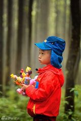 组图：爸爸开启丛林大冒险 金曲歌王曹格落泪